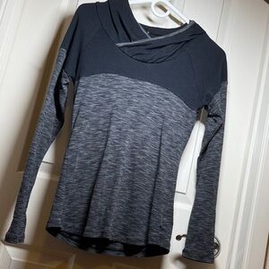 Columbia pullover w/hood. Size XS.